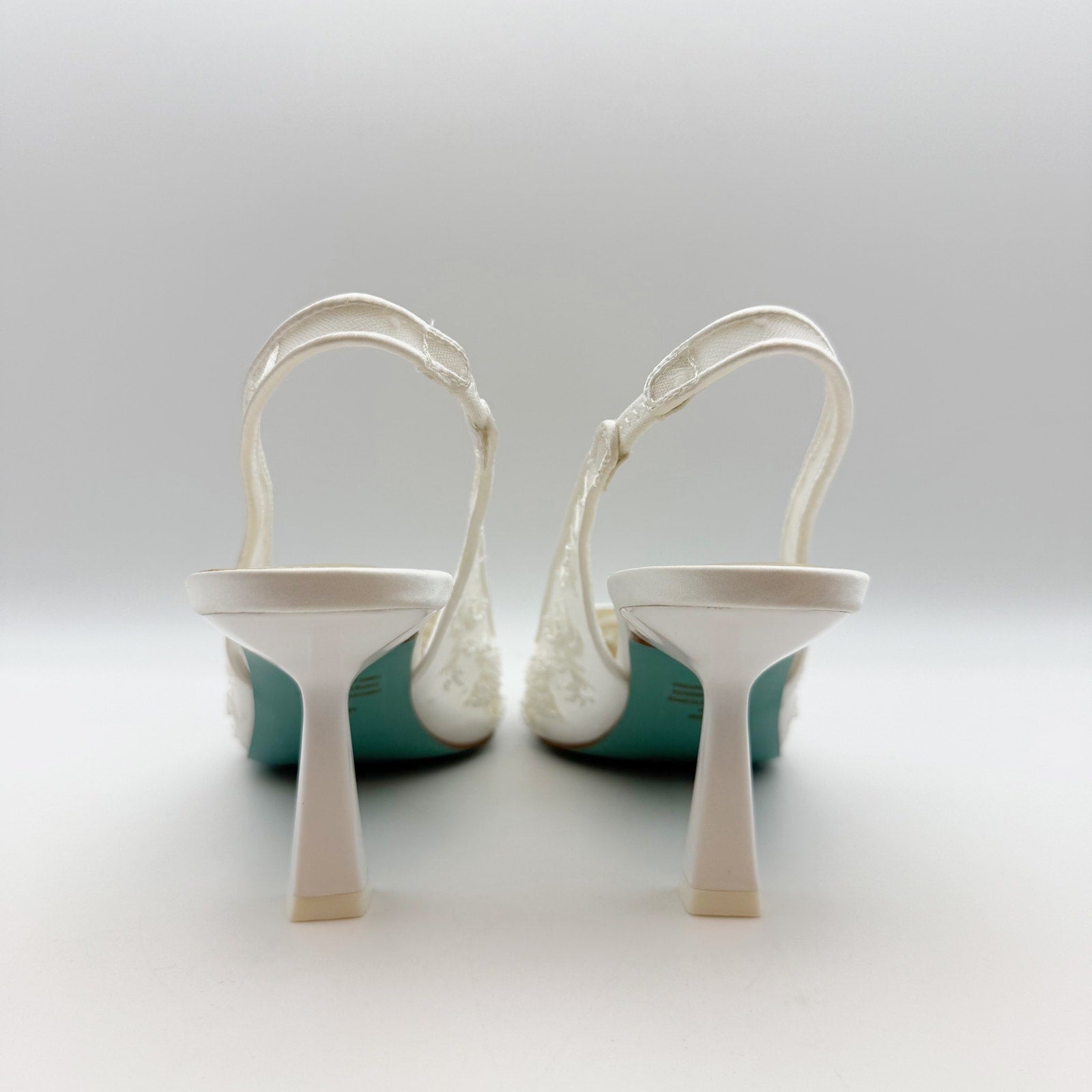 Blue Betsey Johnson Womens Nikki High Heels Size 7.5 White Lace Sling Back NWOB
