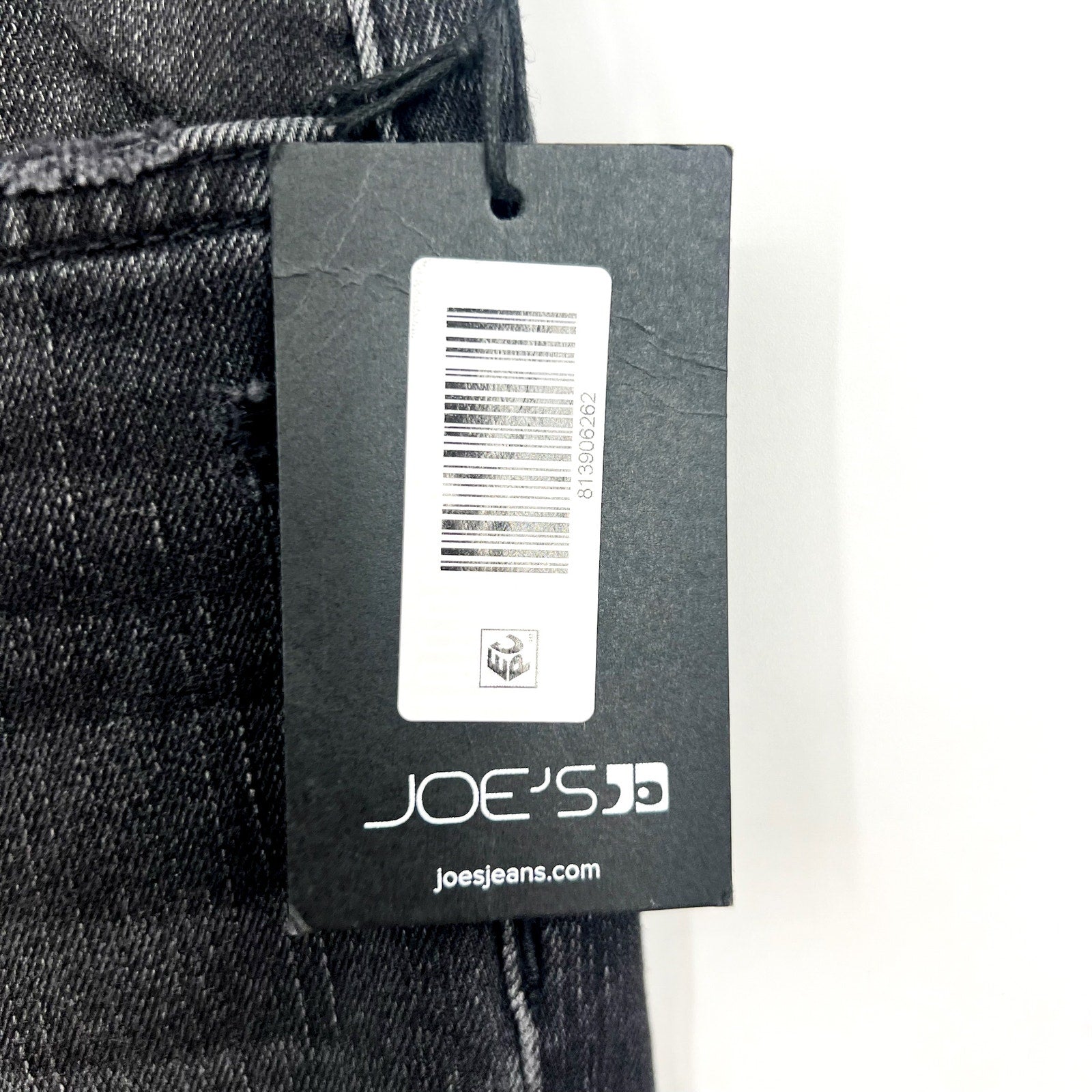 JOES JEANS Straight Crop Jeans Size 26 US 4 Black Wash Distressed Mid Rise NWT