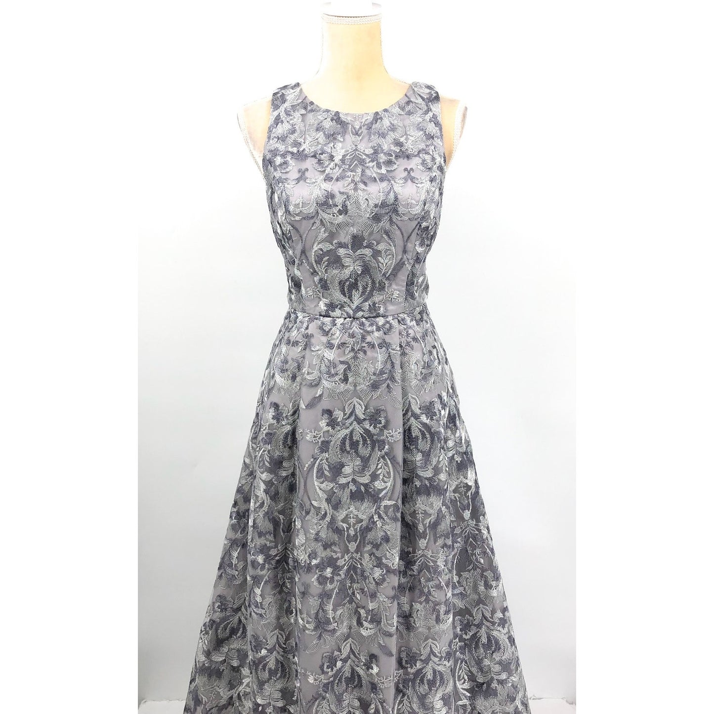 ALEX EVENINGS Embroidered Sleeveless Formal Gown Size 6 Pewter Silver NWOT