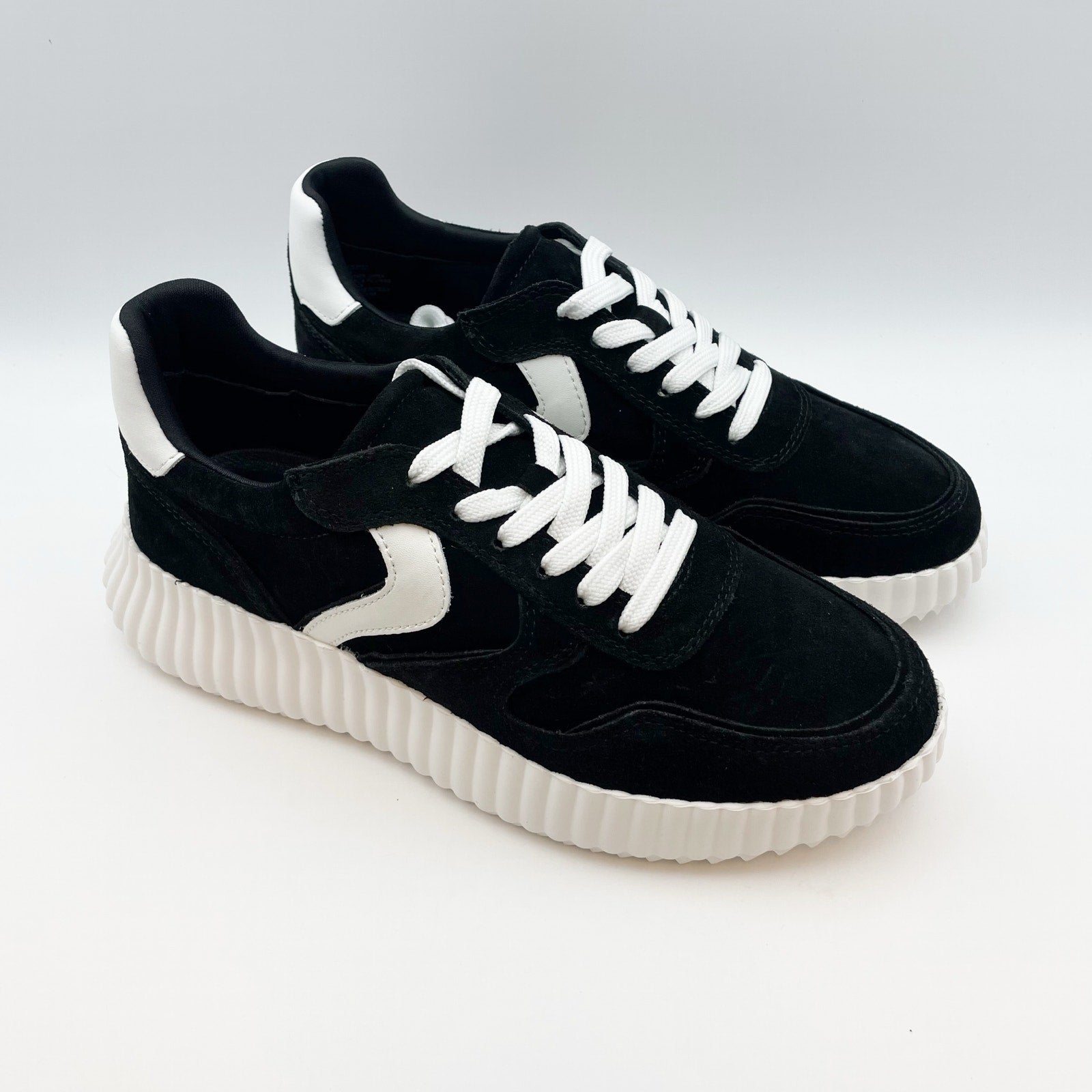 Steve Madden Womens Shereen Sneaker US 8 M Black Suede Lace-Up Closure NIB