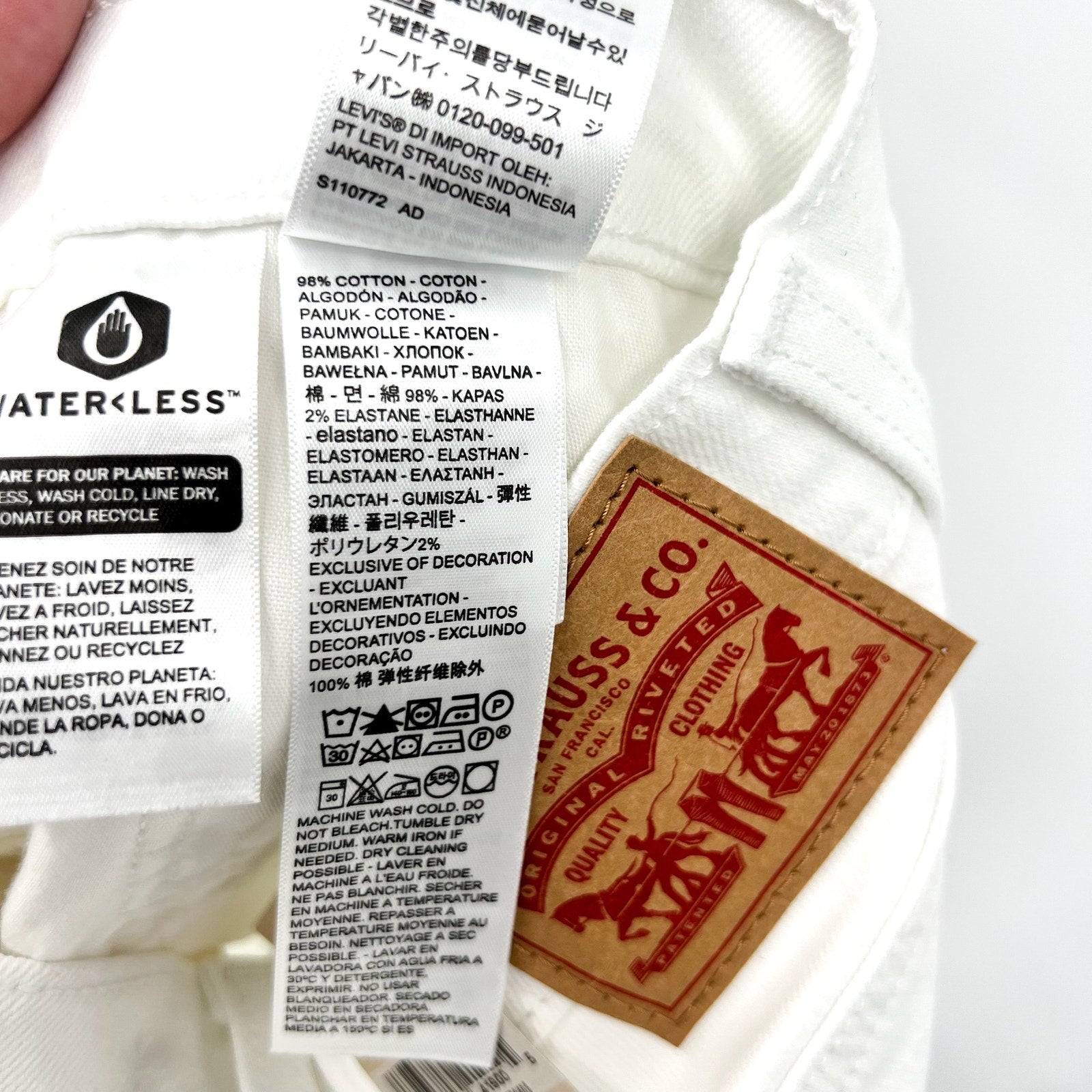 Levi's Womens Wedgie Straight Leg Jeans 27x28 Size 4 White 34964-0184 NWT