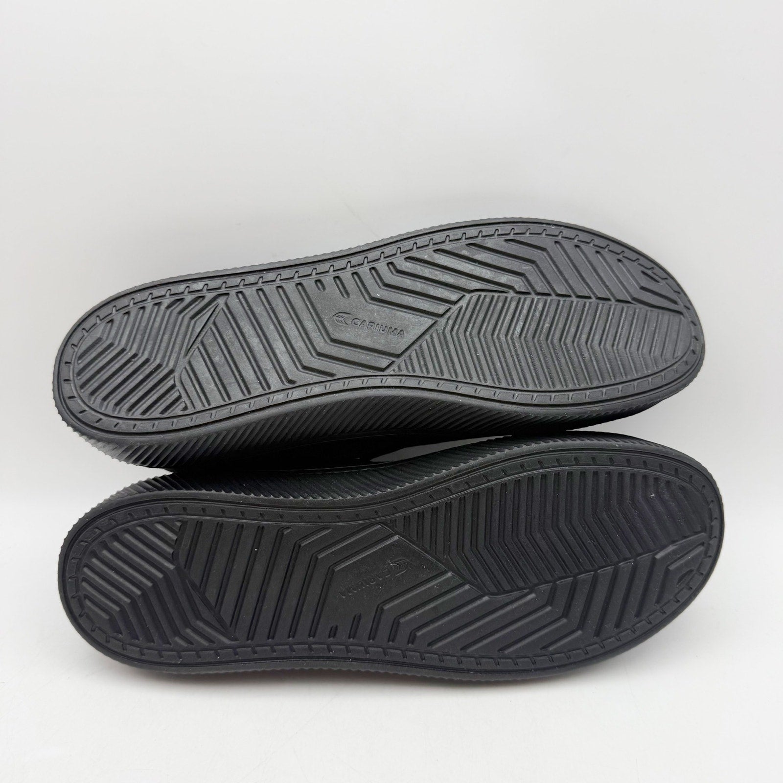 Cariuma IBI Slip On Sneakers Womens 8.5 Mens 7 All Black Knit Bamboo NWOB