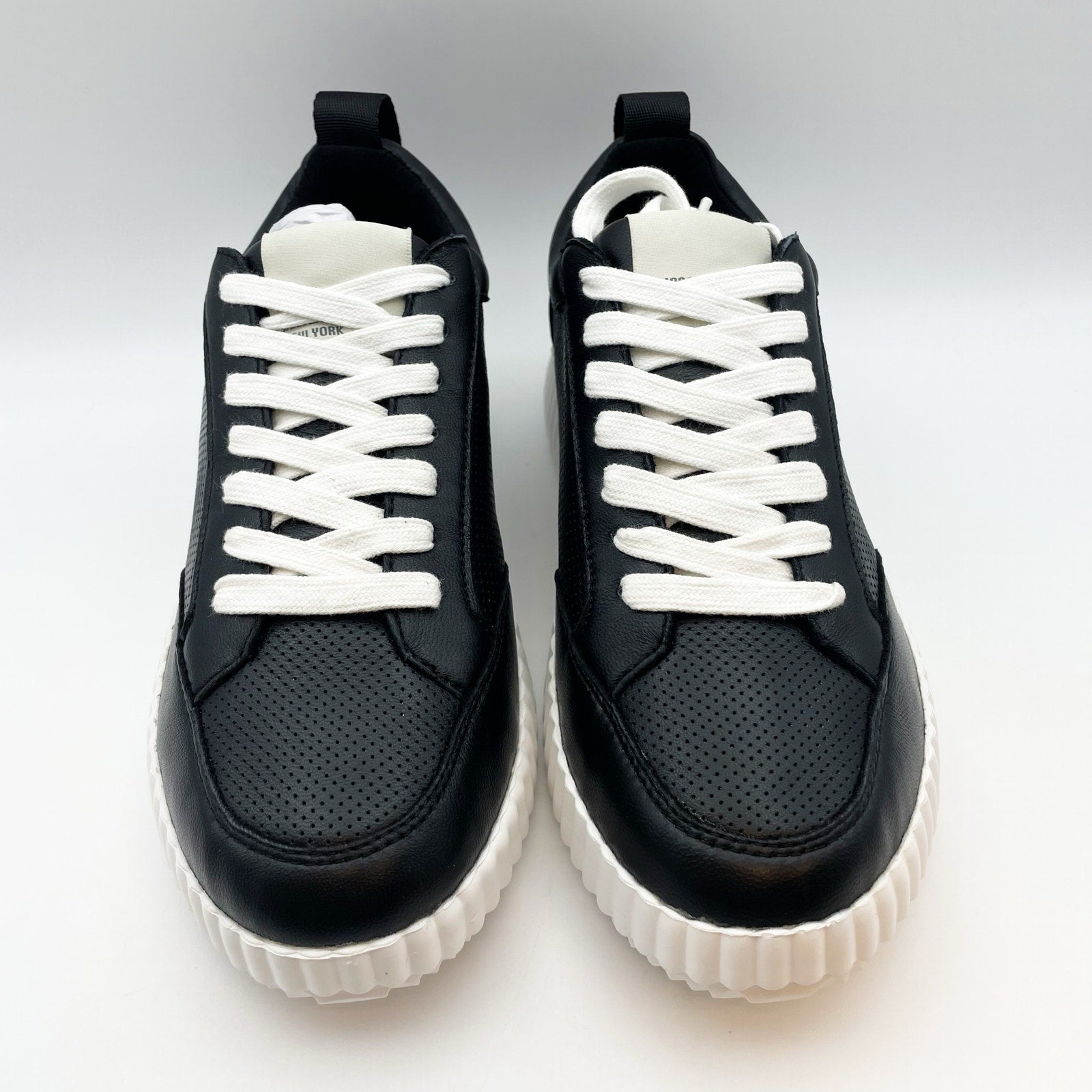 Steve Madden Womens Shock Casual Sneaker US 7.5 M Black Leather Lace-Up NIB