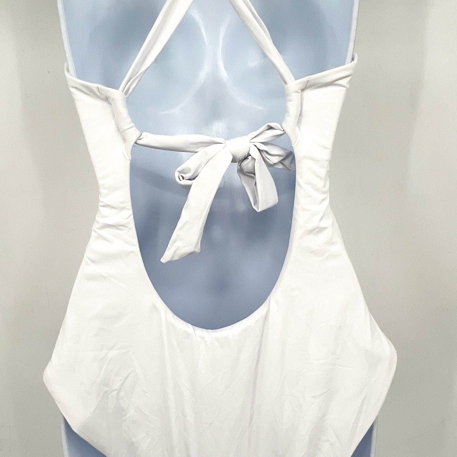 BECCA Women's Marble Canyon Ring One-Piece Swimsuit Large White V Neck NWT