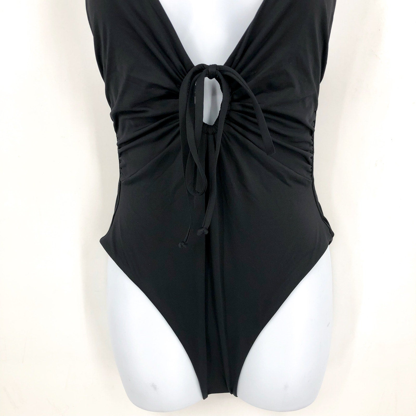 L*SPACE Women's Piper Classic One Piece Swimsuit Medium Black Front Keyhole NWT