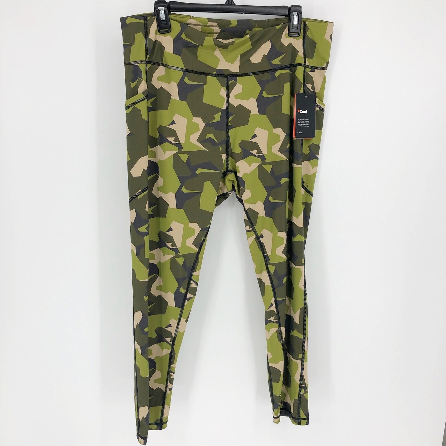 BASS OUTDOOR Women's Rover 7/8 Leggings Green Camo LARGE