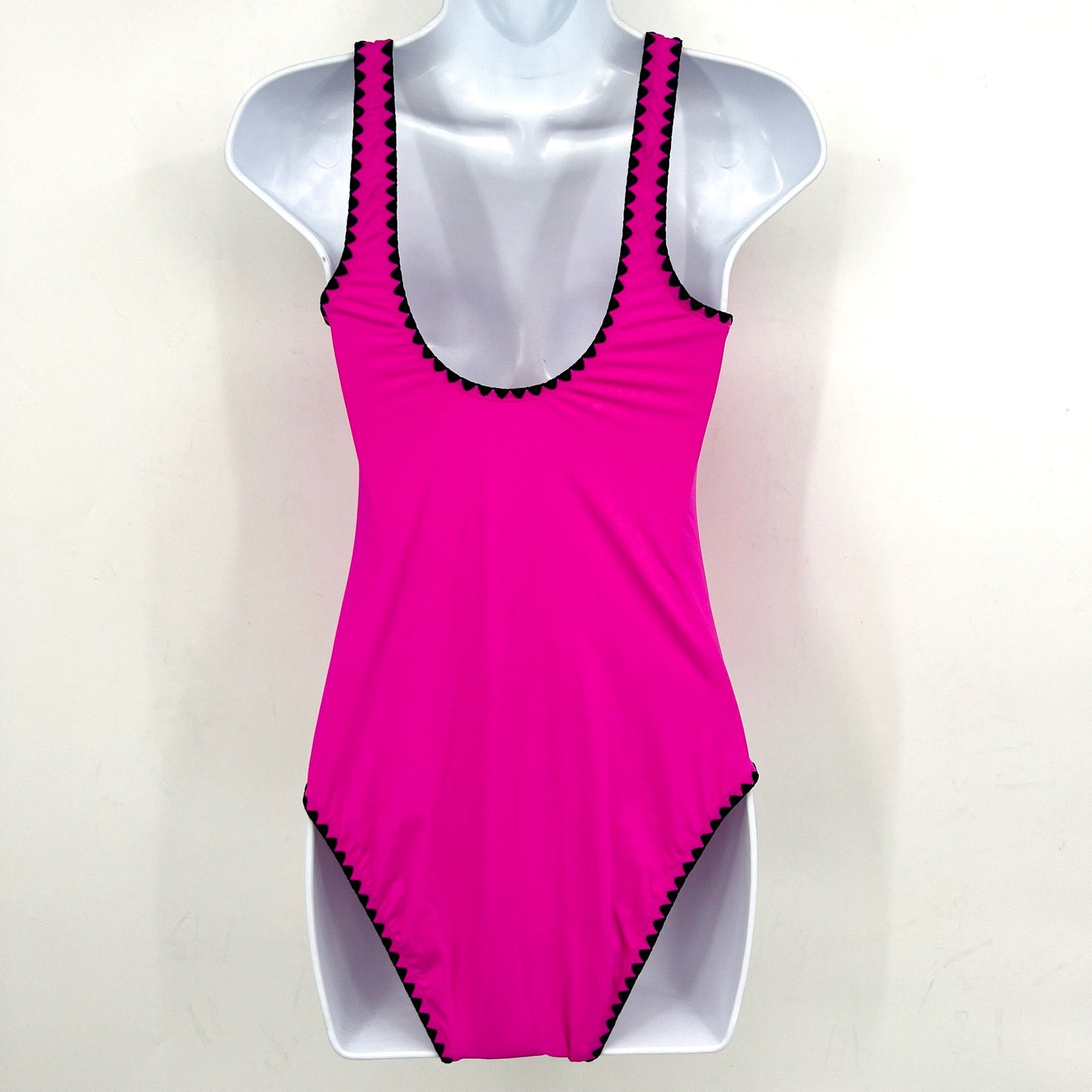 LUCKY BRAND Woman's Spring Shell Stitch One-Piece Swimsuit Medium Pink NWT