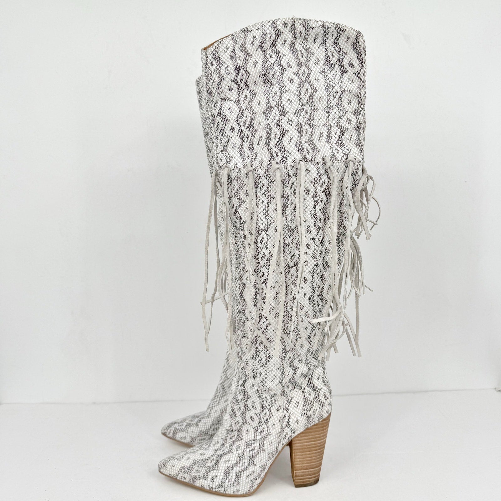 DINGO Womens Kitty Kat Fringe Cowboy Boots US 8.5M White Snake Snip Toe NIB