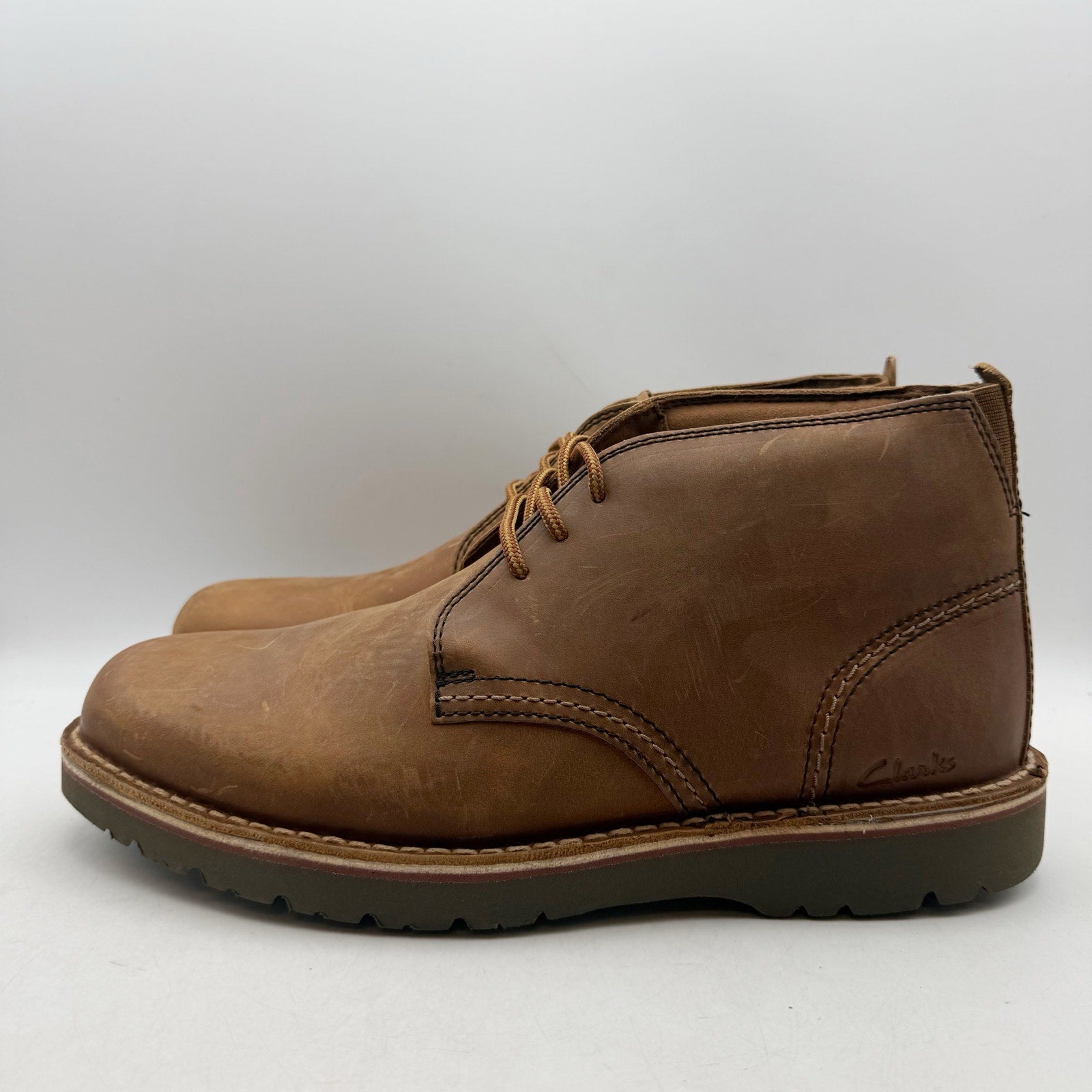 Clarks Mens Eastridge Mid Chukka Boots Size 10 WIDE EU 43 Brown Leather NWOB