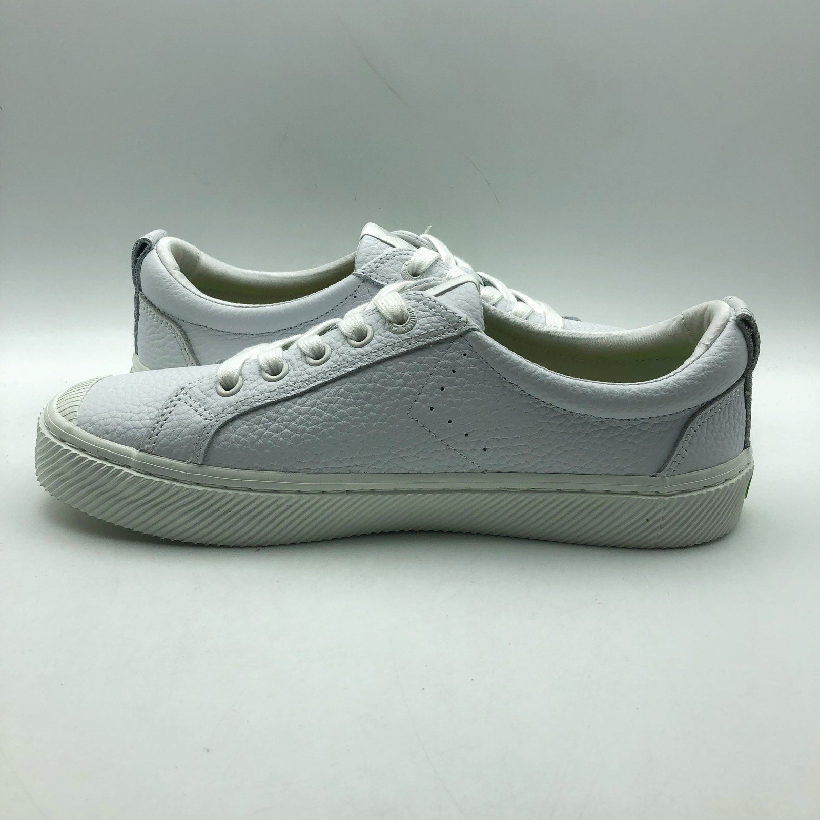 Cariuma Womens OCA Low Casual Sneakers Size 10 White Premium Leather NIB