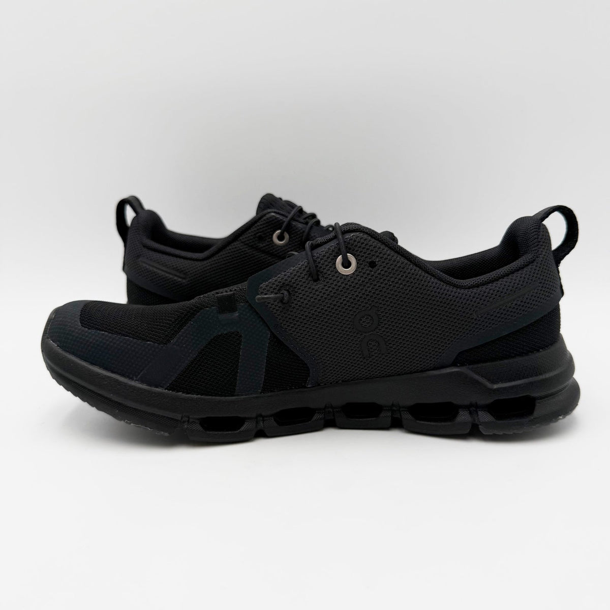 On Kids Cloud Sky Athletic Shoes Youth Size 5 EU 37.5 All Black NIB