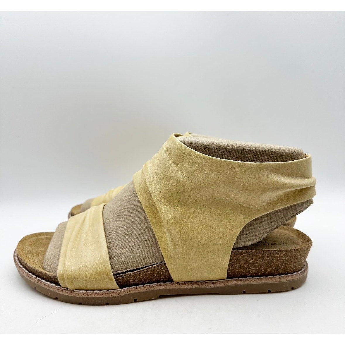COMFORTIVA Womens Gale Sandals Size 9.5 Mexico Yellow Leather Memory Foam NIB