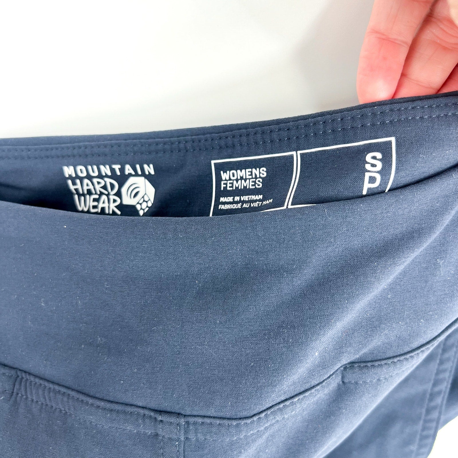 MOUNTAIN HARDWEAR Women's Dynama Bermuda Shorts Small Blue Abyss NWT