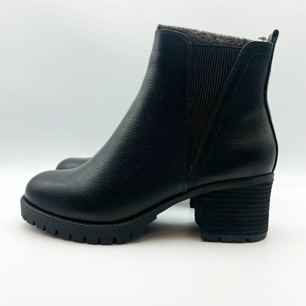 MIA Women's Jody Chelsea Boots Size 9 Medium Black Vegan Leather Lug Sole NIB