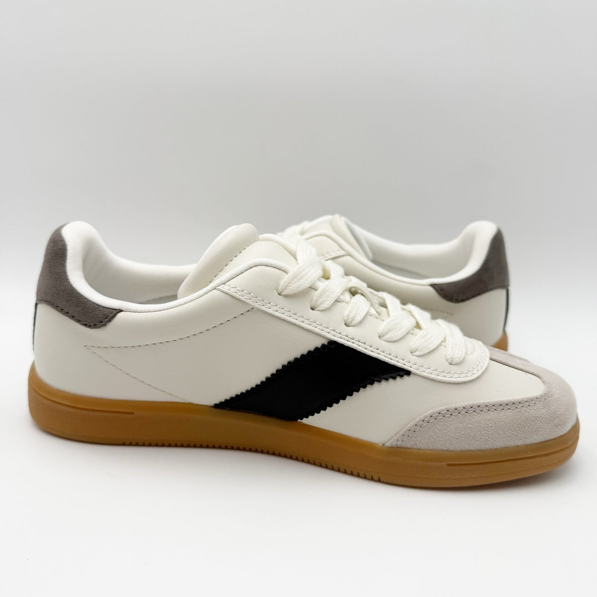 Universal Thread Womens Spencer Fashion Sneakers Size 6 White Black NWOB