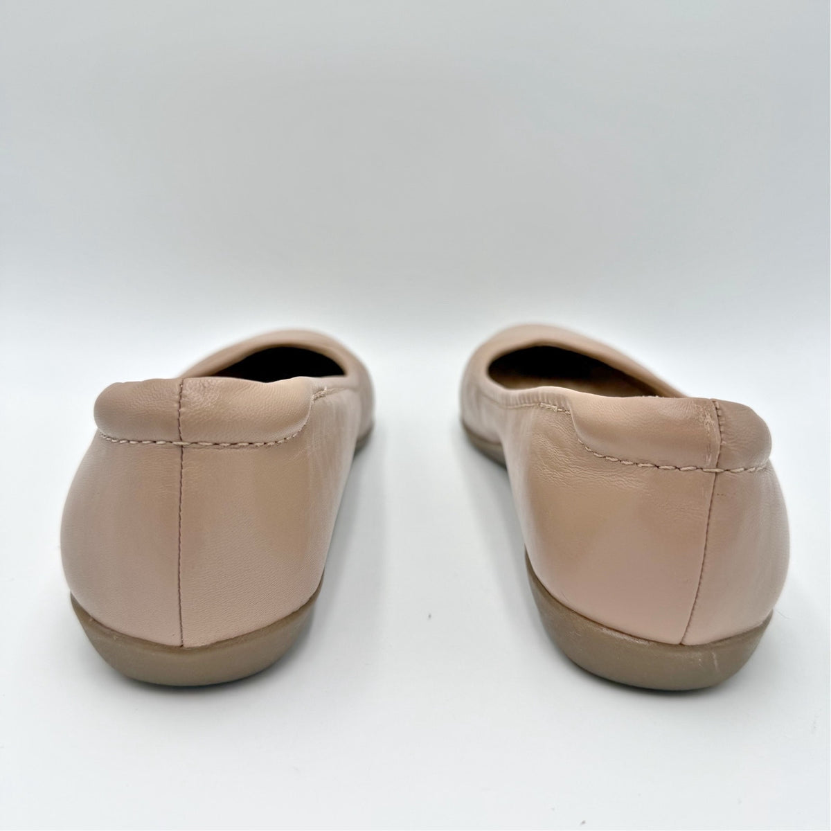 Naturalizer Womens Vivienne Ballet Flats Size 7.5 Wide Blush Nude Leather NWOB