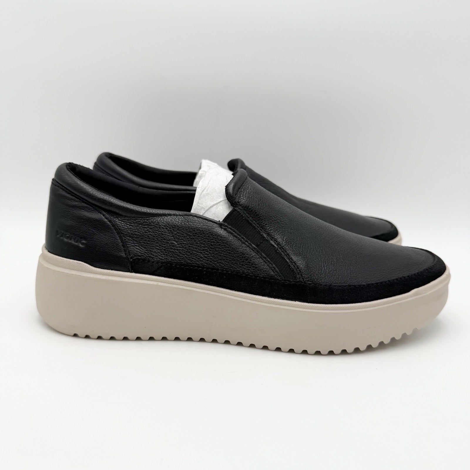 Vionic Womens Kearny Sneakers Size 8.5 Wide Black Leather Slip-On NWOB