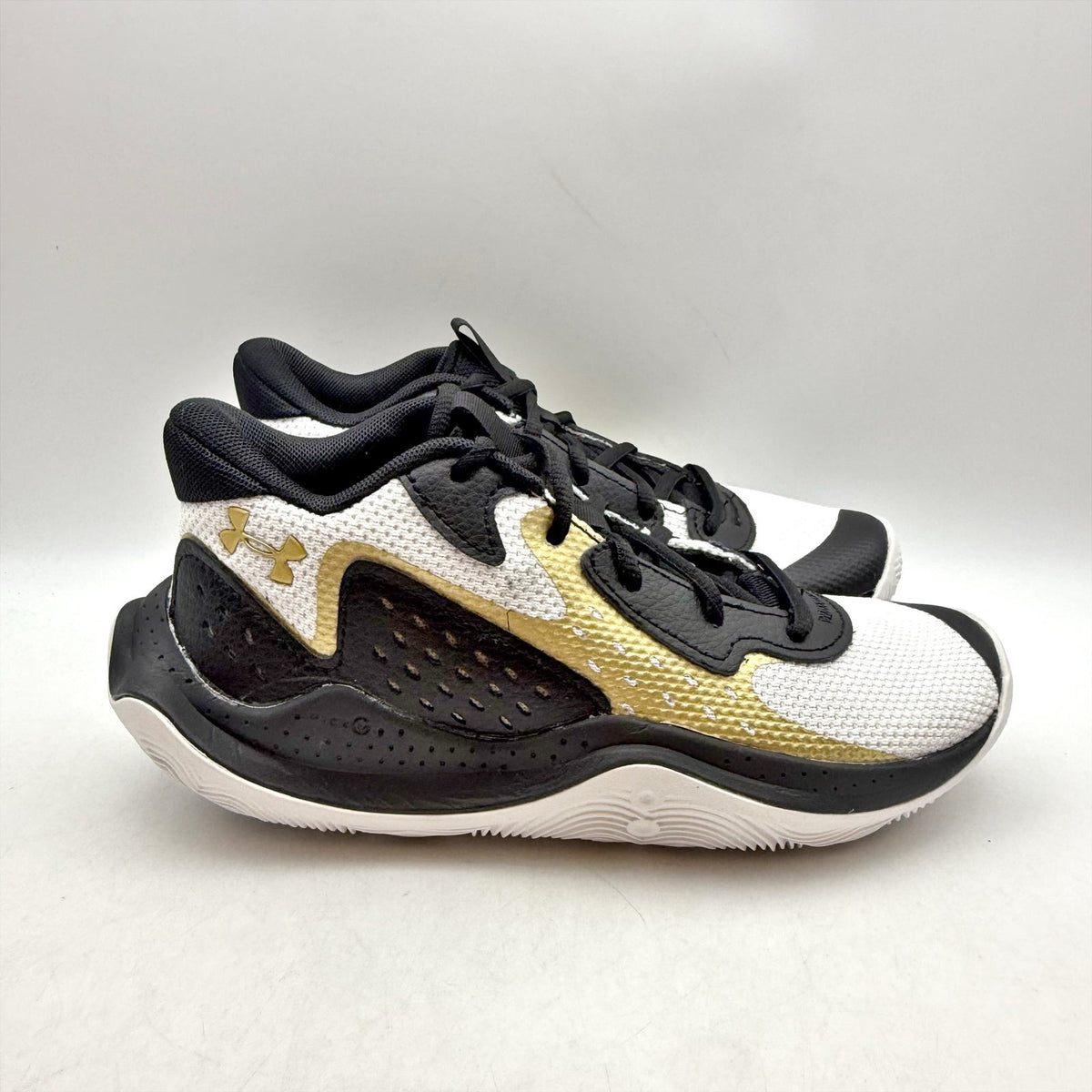 Under Armour Boys GS Jet '23 Basketball Sneakers Size 3 YOUTH Black Gold NWOB