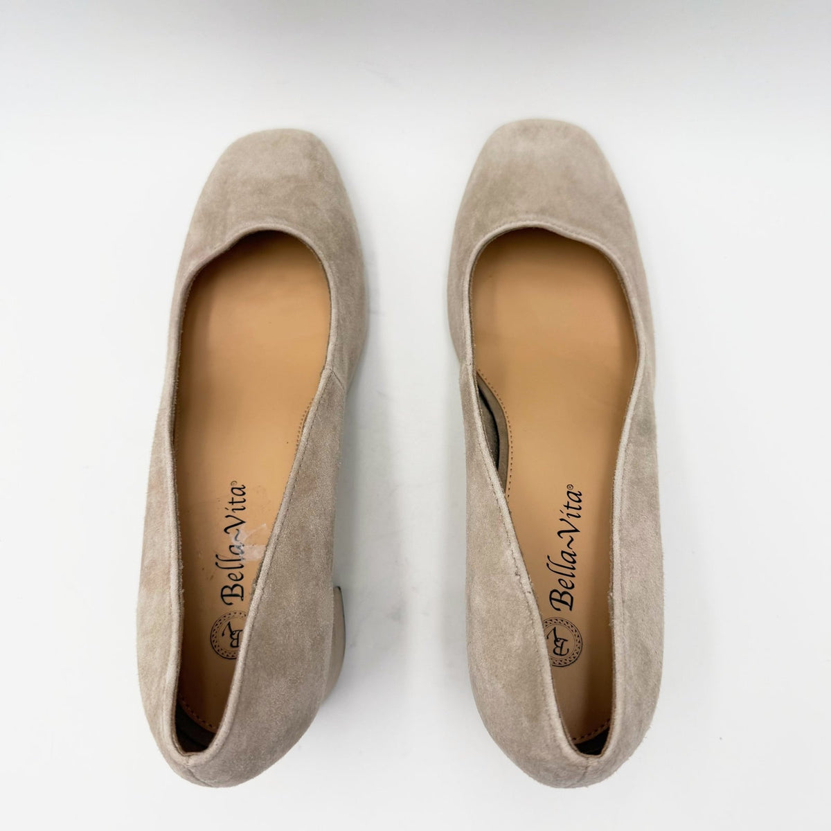 Bella Vita Womens Jilan Heel Pumps Size 8.5 Extra Wide Cream Almond Suede NWOB