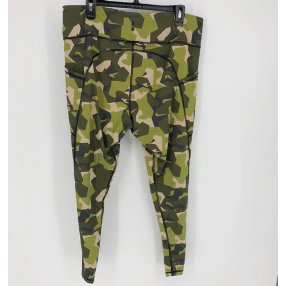 BASS OUTDOOR Womens Rover 7/8 Athletic Leggings Medium Green Camo High Waist NWT