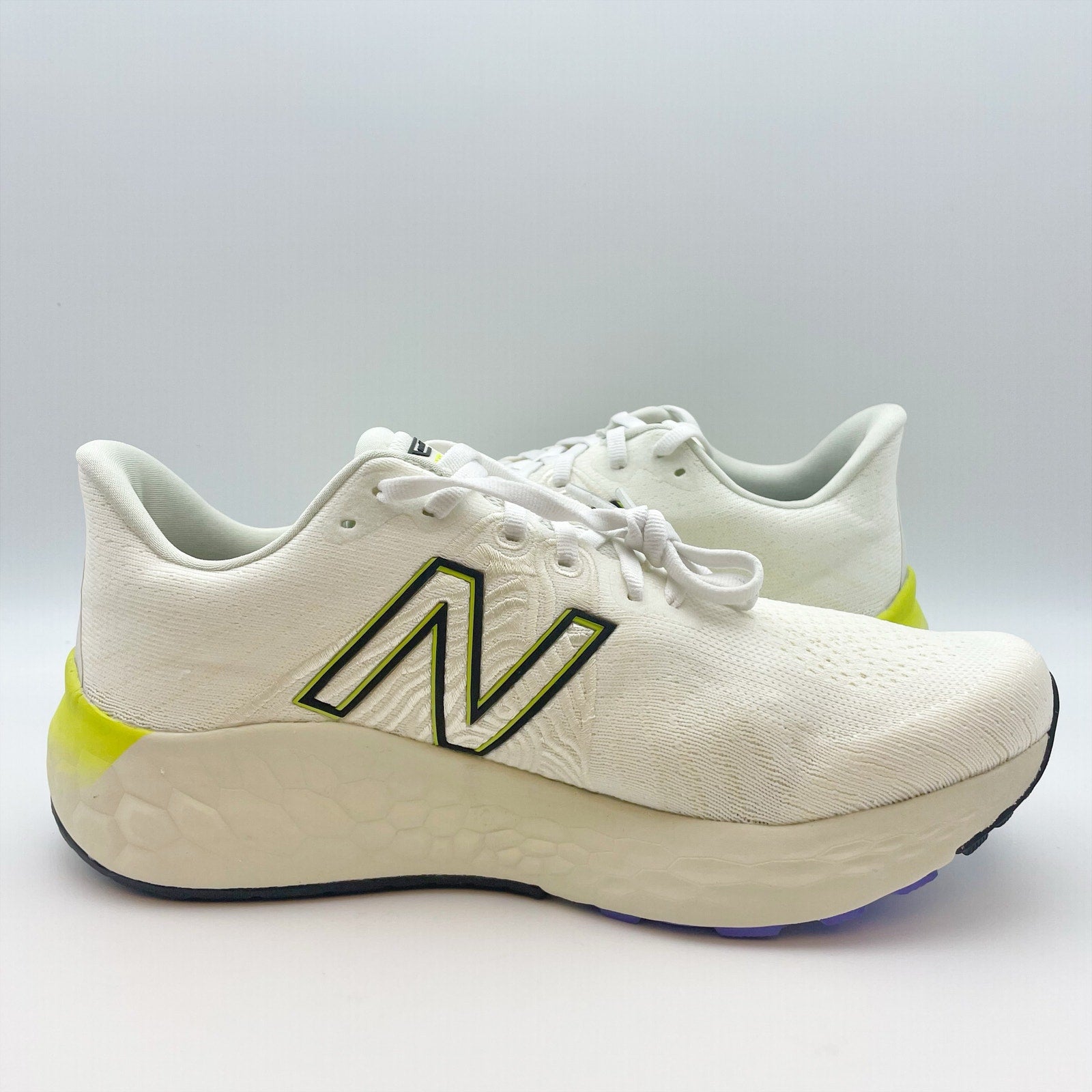 New Balance Mens Fresh Foam X Vongo v5 Sneakers US 10.5 WIDE White Green NIB