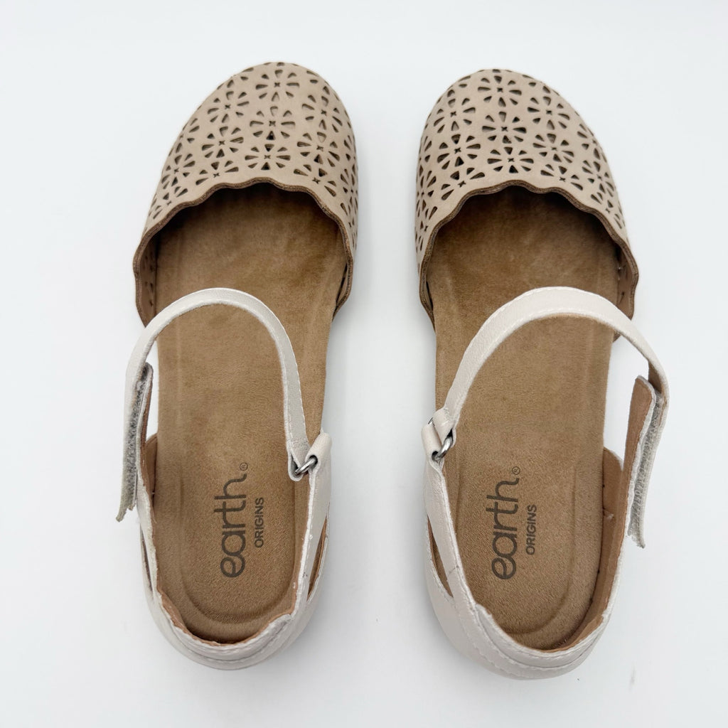 Earth Womens Betti Flats Size 9.5 M Ivory White Leather Perforated Scalloped NIB