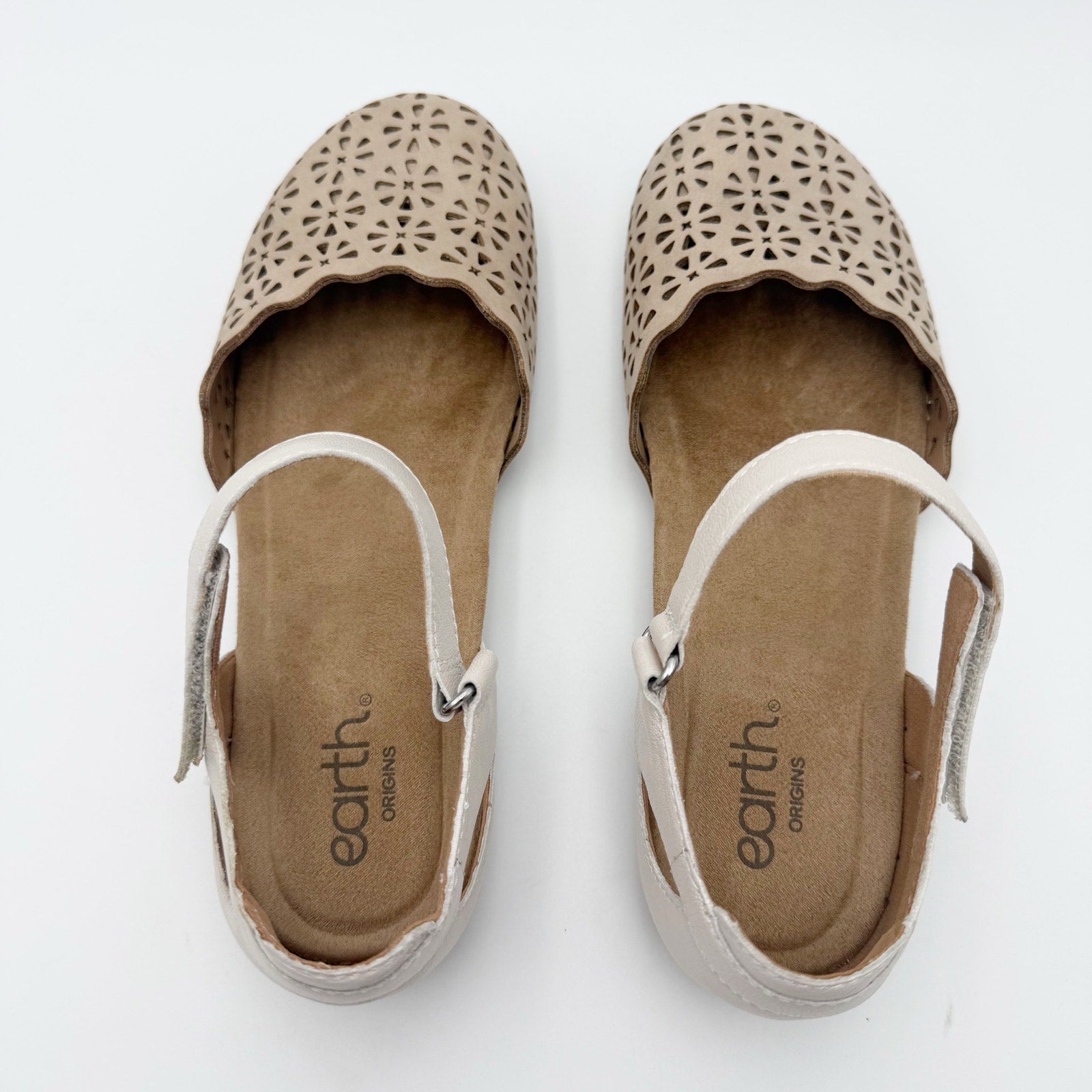 Earth Womens Betti Flats Size 9.5 M Ivory White Leather Perforated Scalloped NIB