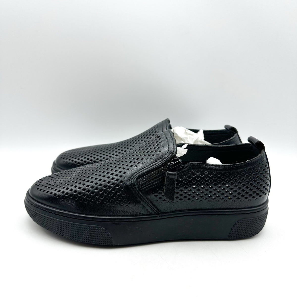 Propet Womens Kate Casual Sneaker Size 7.5 Black Perforated Leather Slip-On NWOB