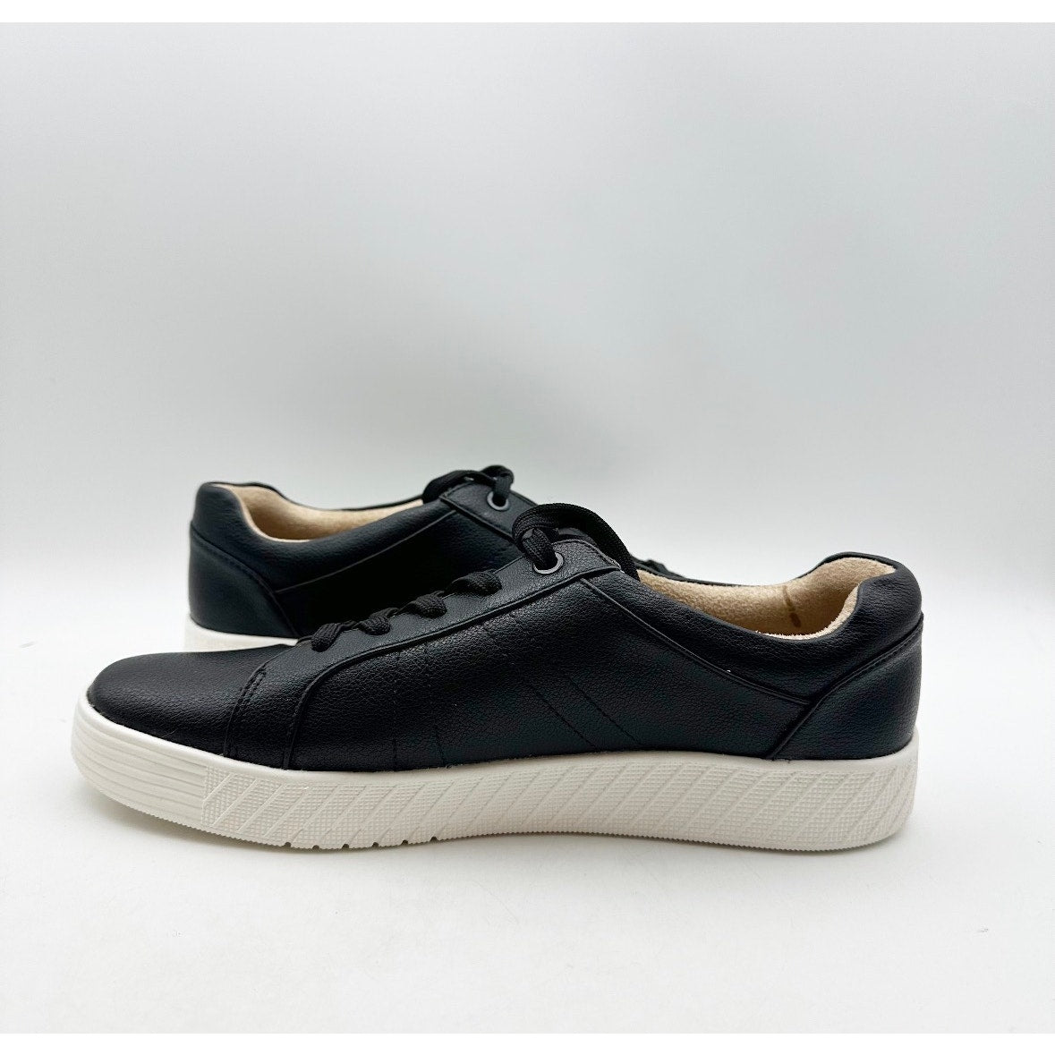 SOUL NATURALIZER Womens Neela Casual Sneakers Size 9.5M Black White NWOB