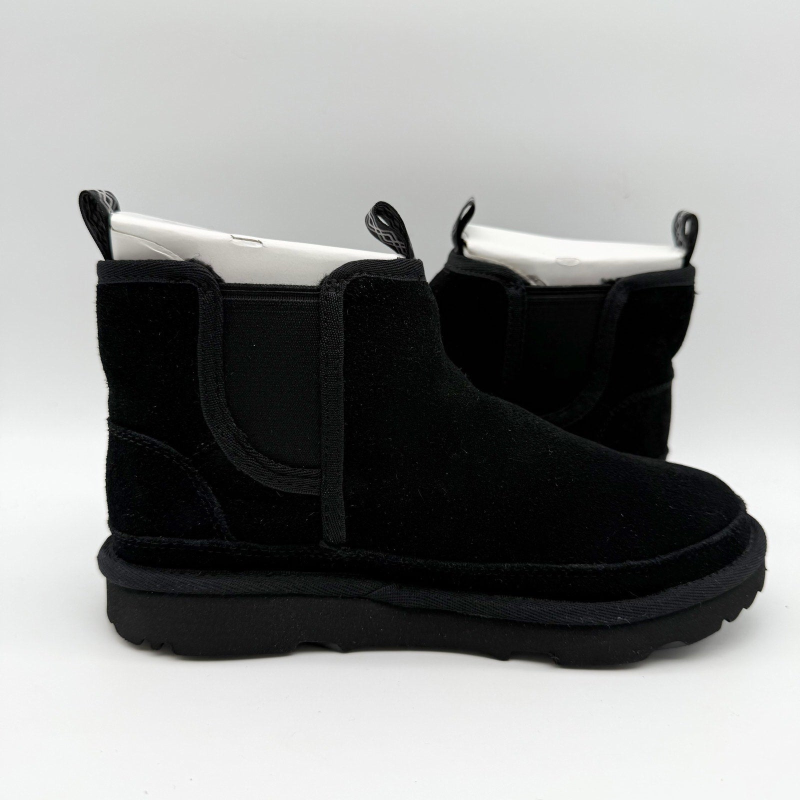 UGG Kids Neumel Chelsea Boots US 2 EU 33.5 Black Cow Suede NIB