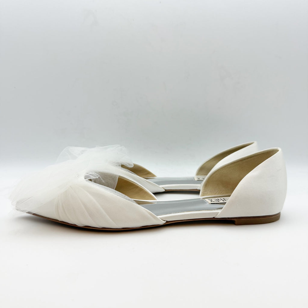 Badgley Mischka Womens Fergie Flats US 8.5 White Satin Bow Crystal NWOB