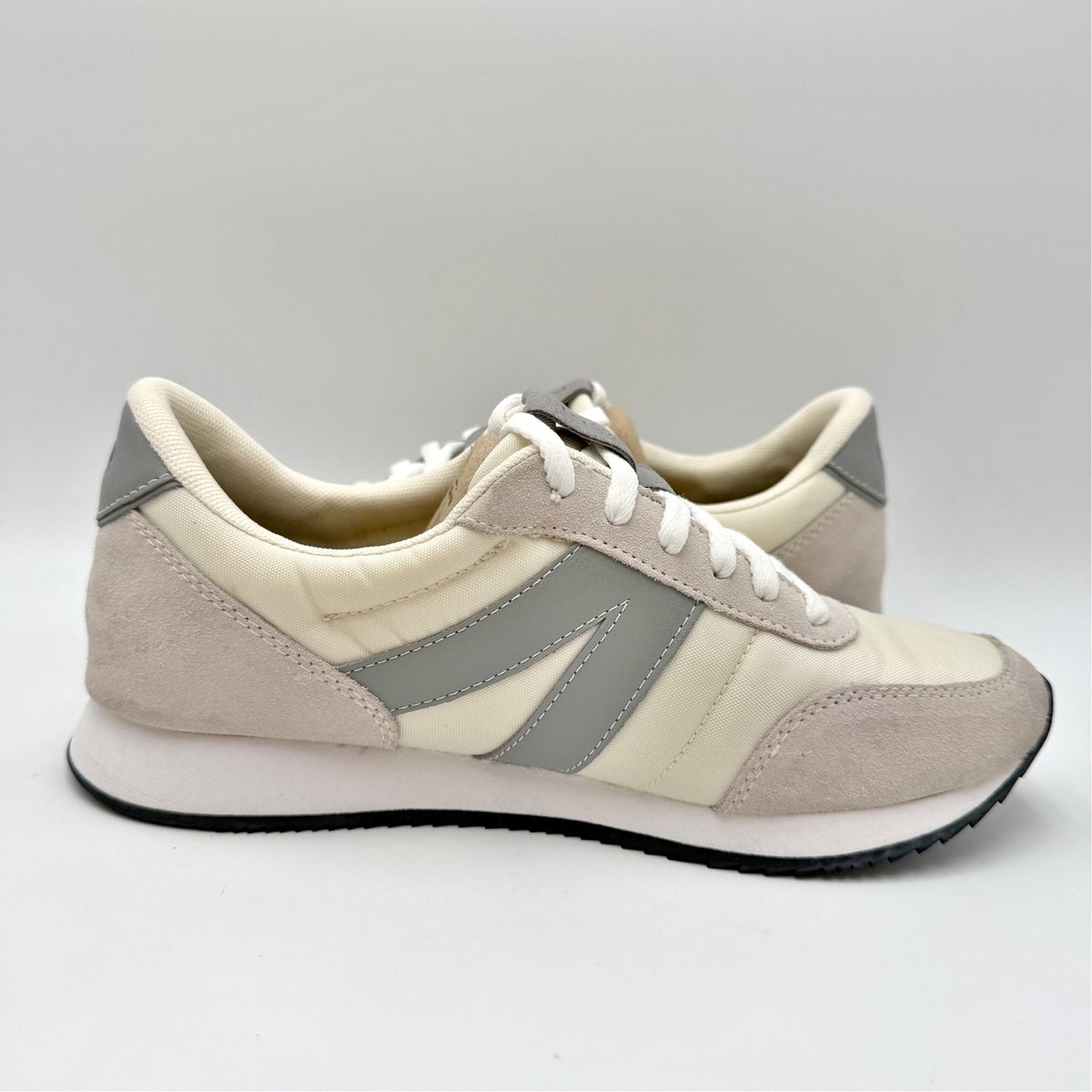 KIZIK Womens Milan Hands Free Sneakers Size 8 EU 39.5 Mist Grey Cream NIB