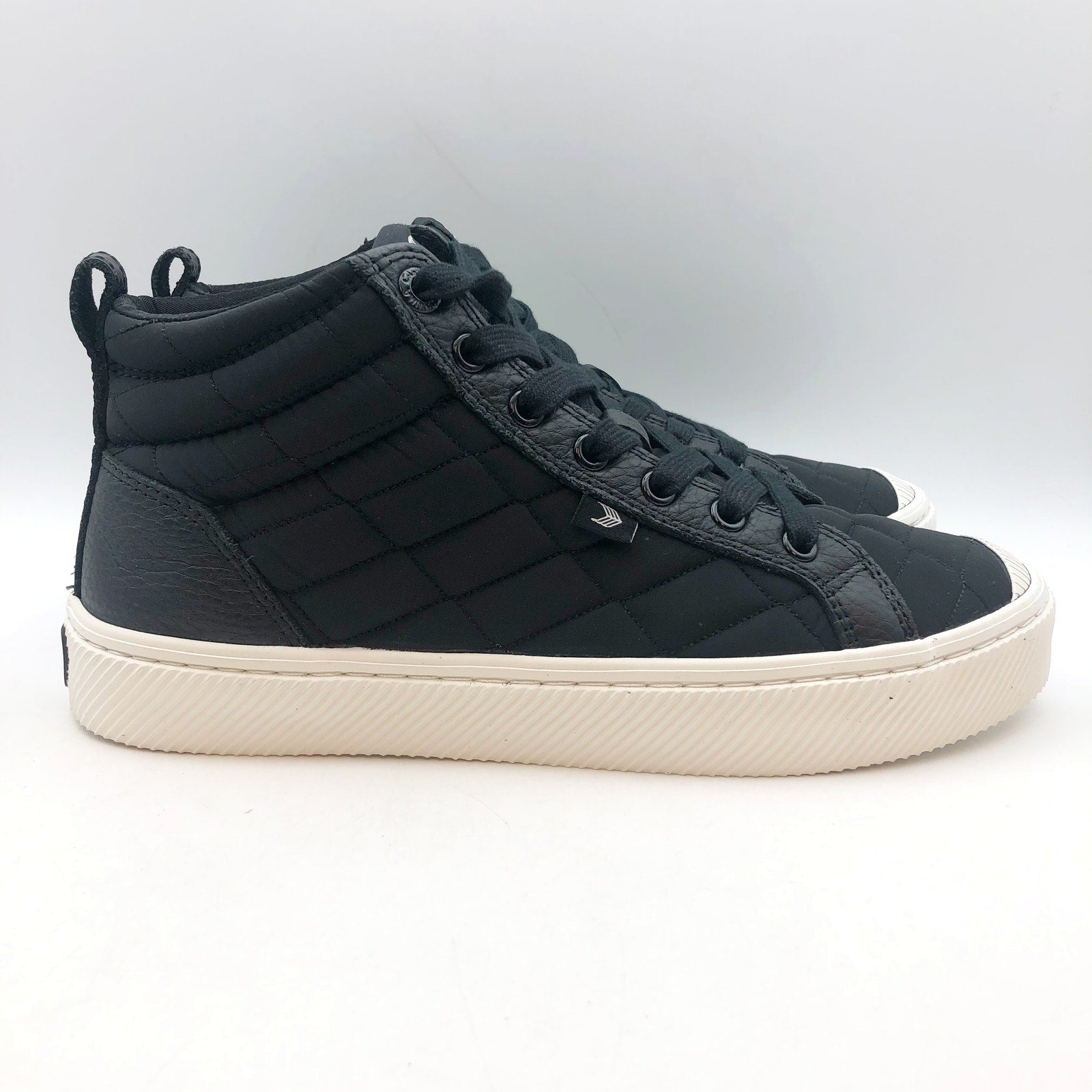 Cariuma Womens OCA High Sneakers Size 8 EU 9 Black Quilted Premium Leather NIB