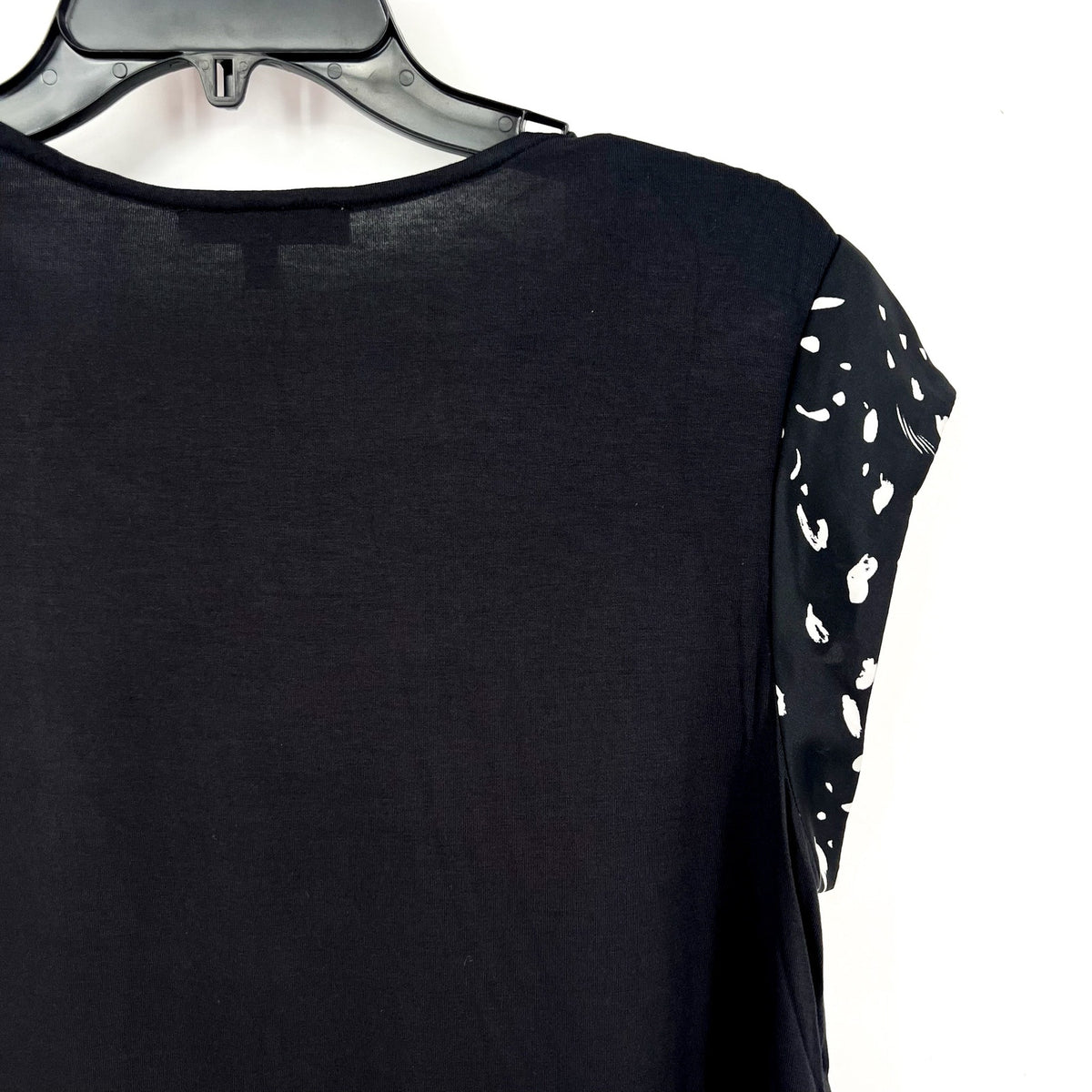 LES SEREIN Womens Speckled Short Sleeve Top Medium Black White Round Neck NWT