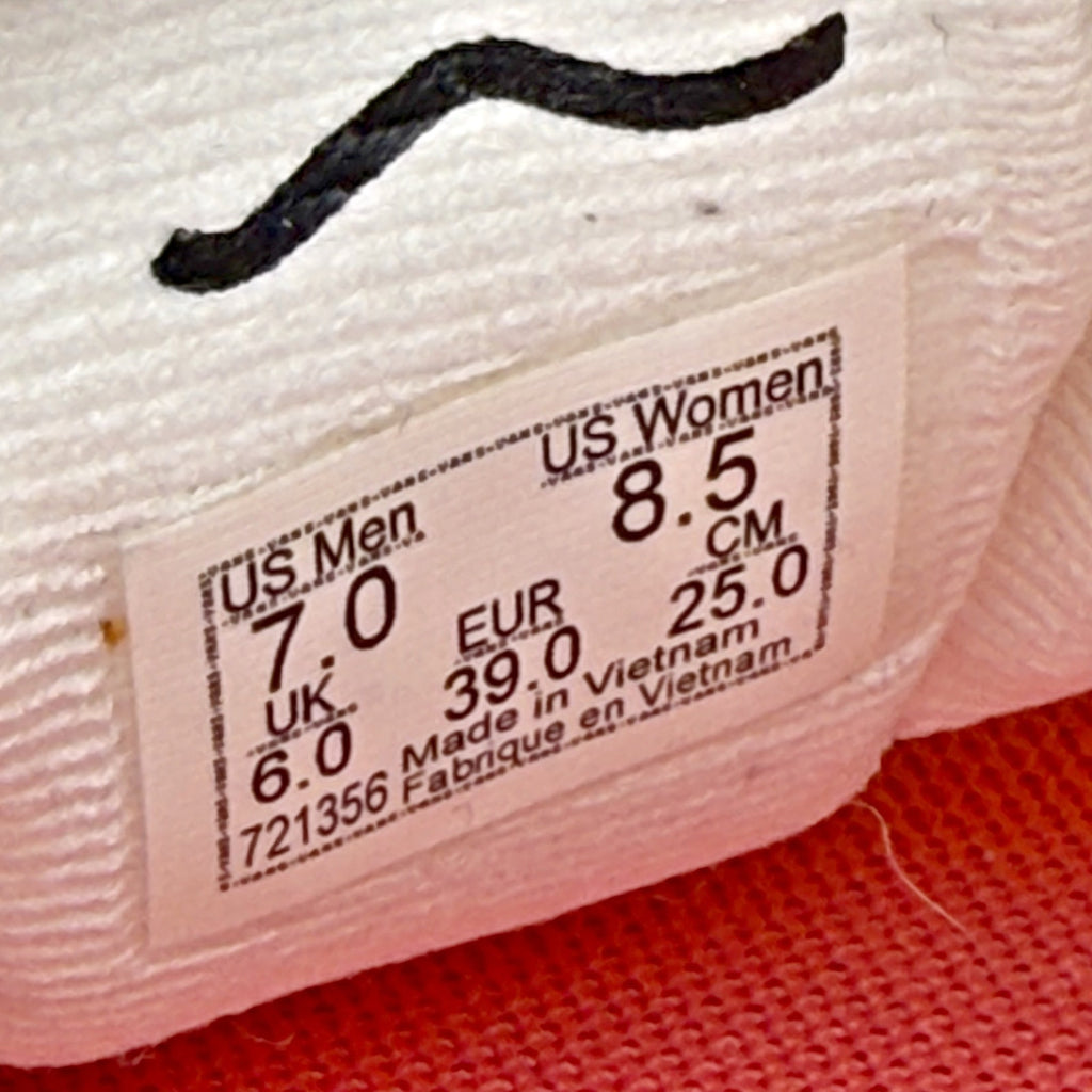 Vans Womens MTE Ultrarange 2.0 RW Sneakers Size 8.5 Cream Pink Leather NIB