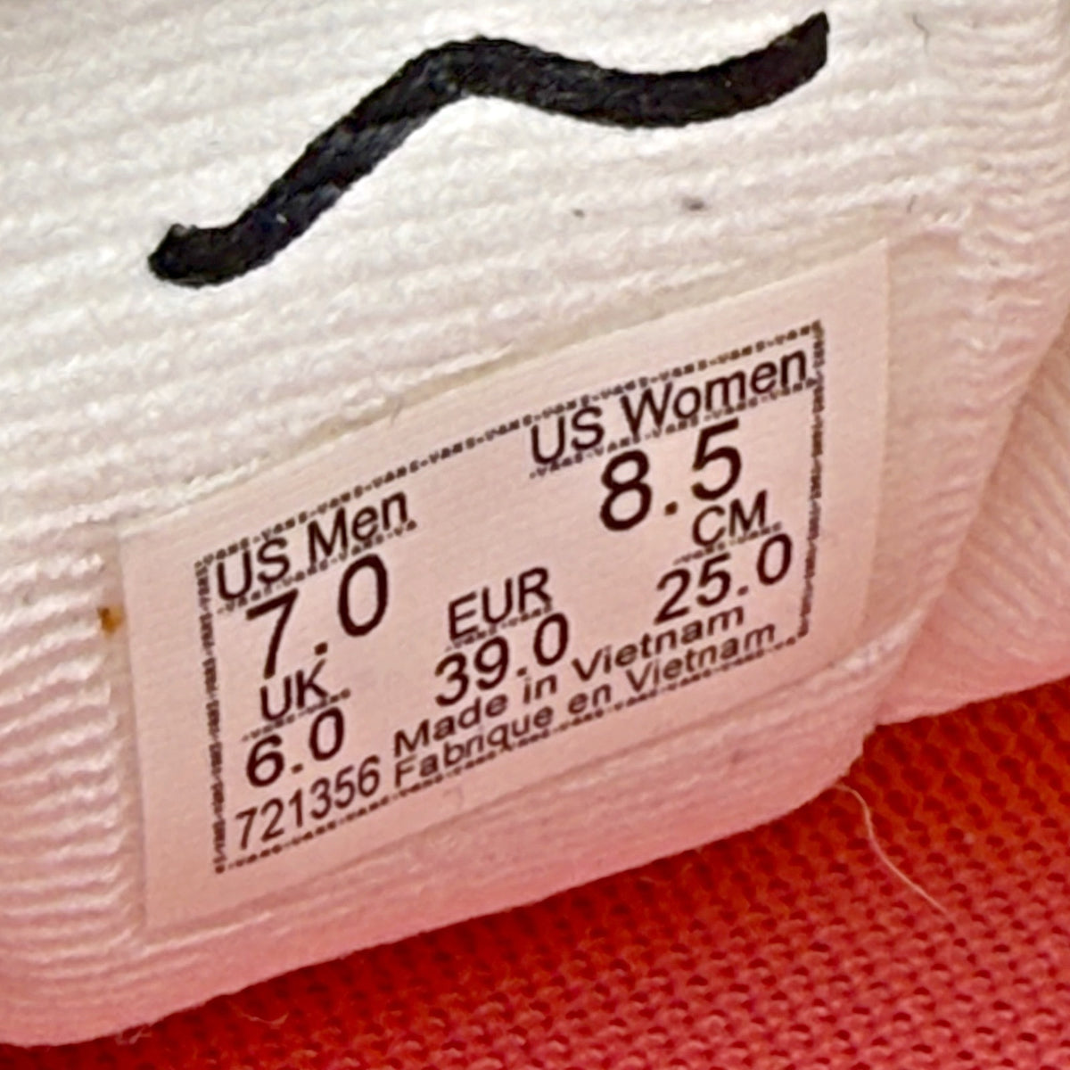 Vans Womens MTE Ultrarange 2.0 RW Sneakers Size 8.5 Cream Pink Leather NIB