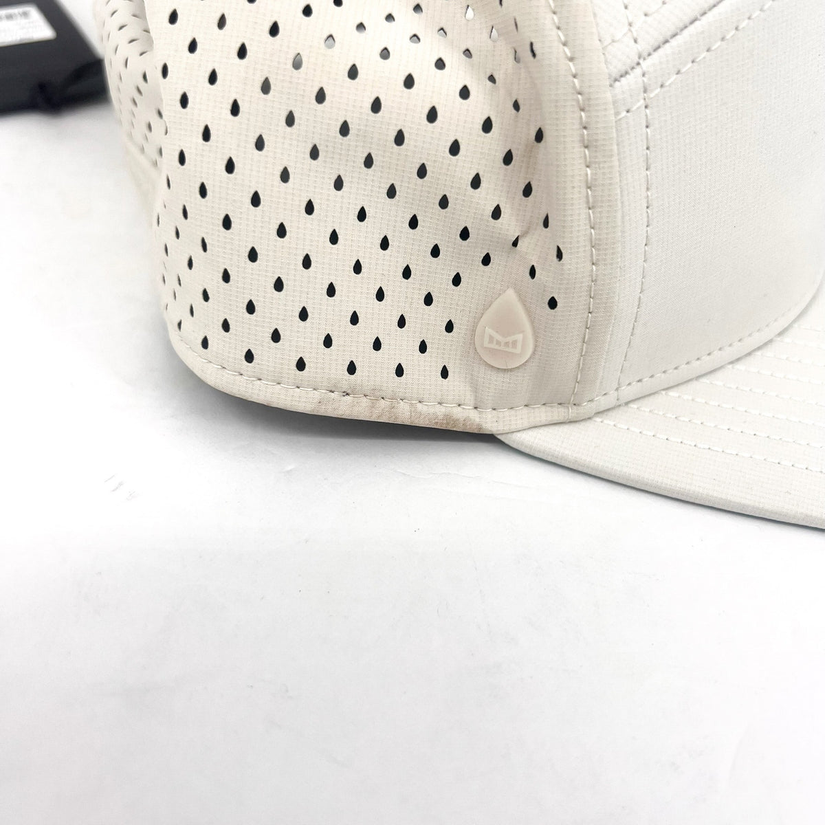 MELIN Men's Hydro Trenches Icon Performance Snapback Hat XL White Colada NWT