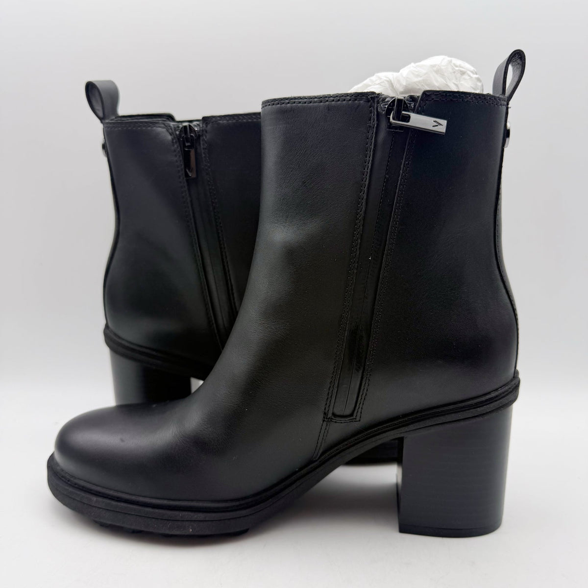 VIONIC Womens Truckee Booties Size 9 Wide Black Leather Waterproof NIB