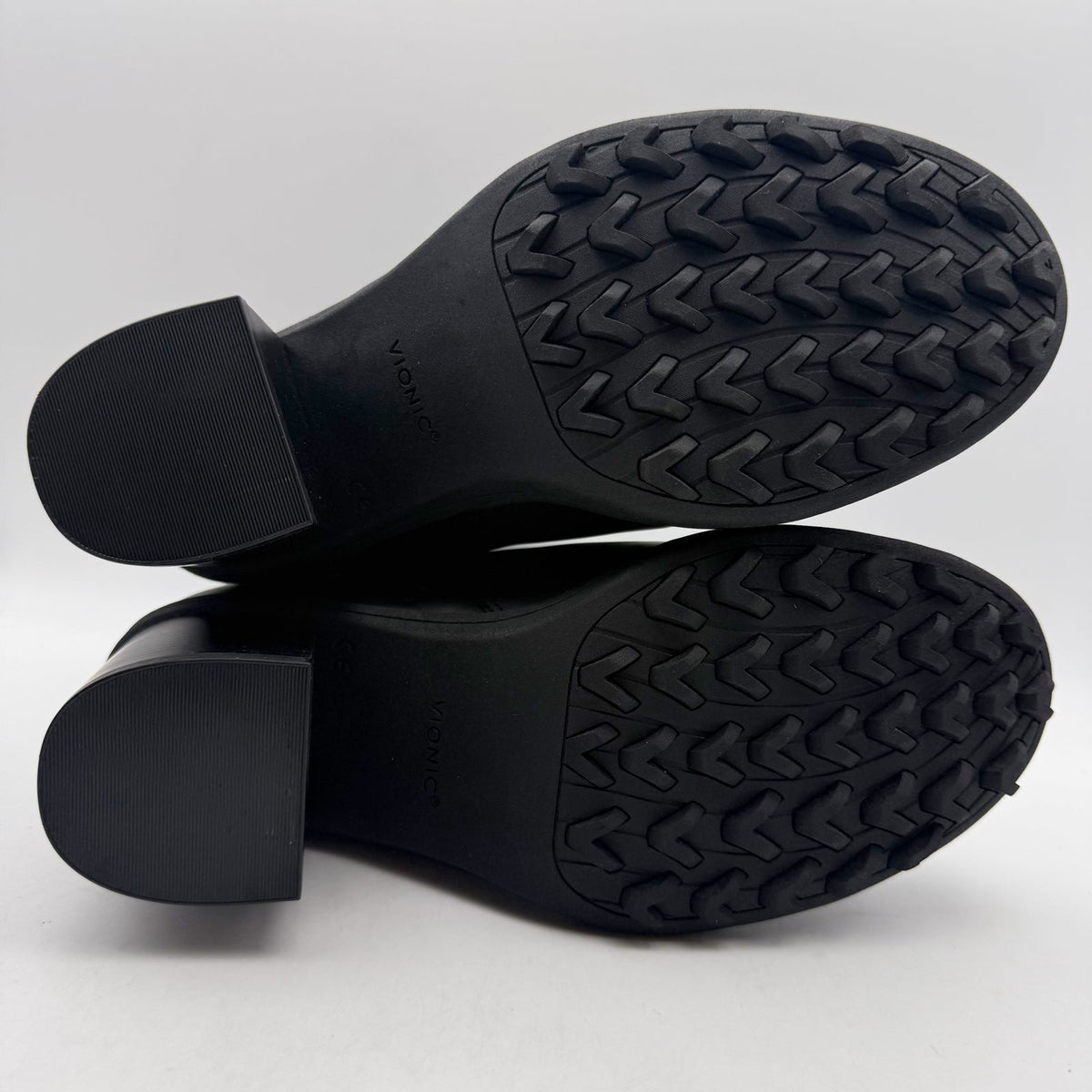 VIONIC Womens Truckee Booties Size 9 Wide Black Leather Waterproof NIB