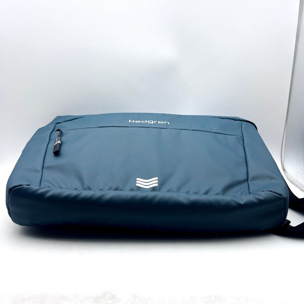 HEDGREN Tube RFID Sling Crossbody Bag Medium City Blue Travel NWOT