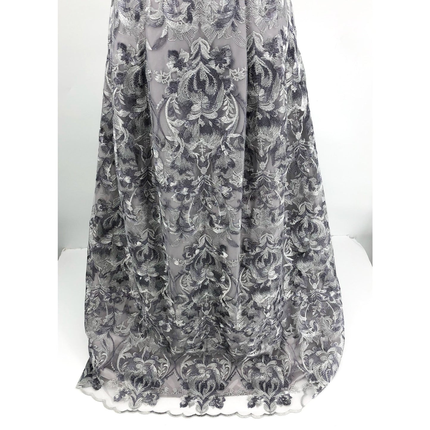 ALEX EVENINGS Embroidered Sleeveless Formal Gown Size 6 Pewter Silver NWOT