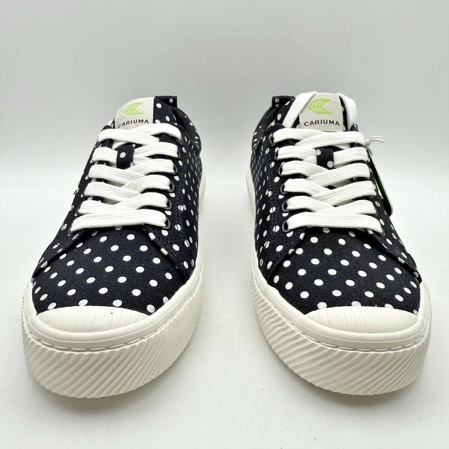 Cariuma Womens OCA Low Sneakers US 10 EU 41 Black White Canvas NIB