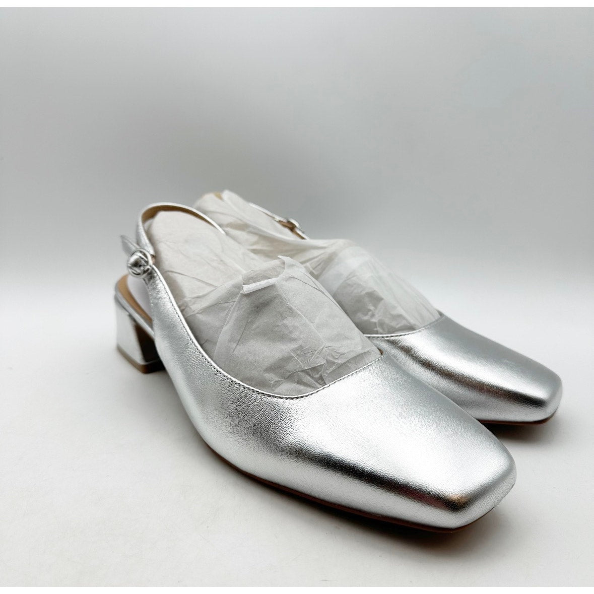 NATURALIZER Womens Jayla Low Slingback Heels Size 8 Wide Silver Leather NWOB