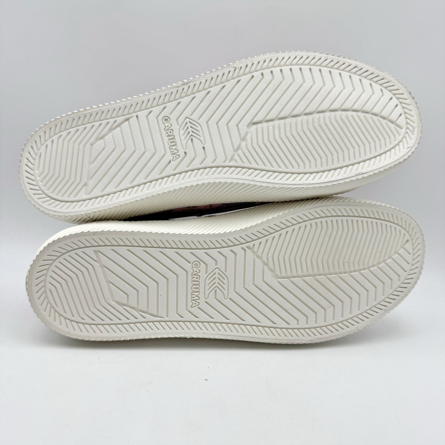 Cariuma Womens OCA Low Sneakers US 7 M EU 38 Rose Graphic Print Canvas NIB