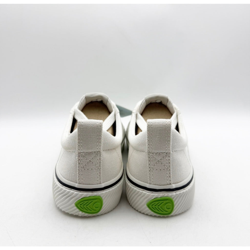 Cariuma x Peanuts Womens OCA Low Skate Sneakers Size 6 White Canvas Snoopy NIB