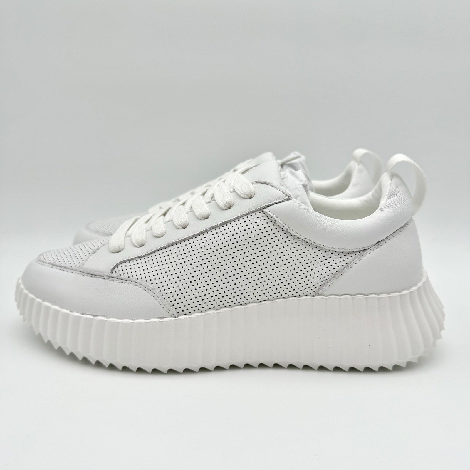 Steve Madden Womens Shock Sneakers US 7.5 M White Leather Platform NIB