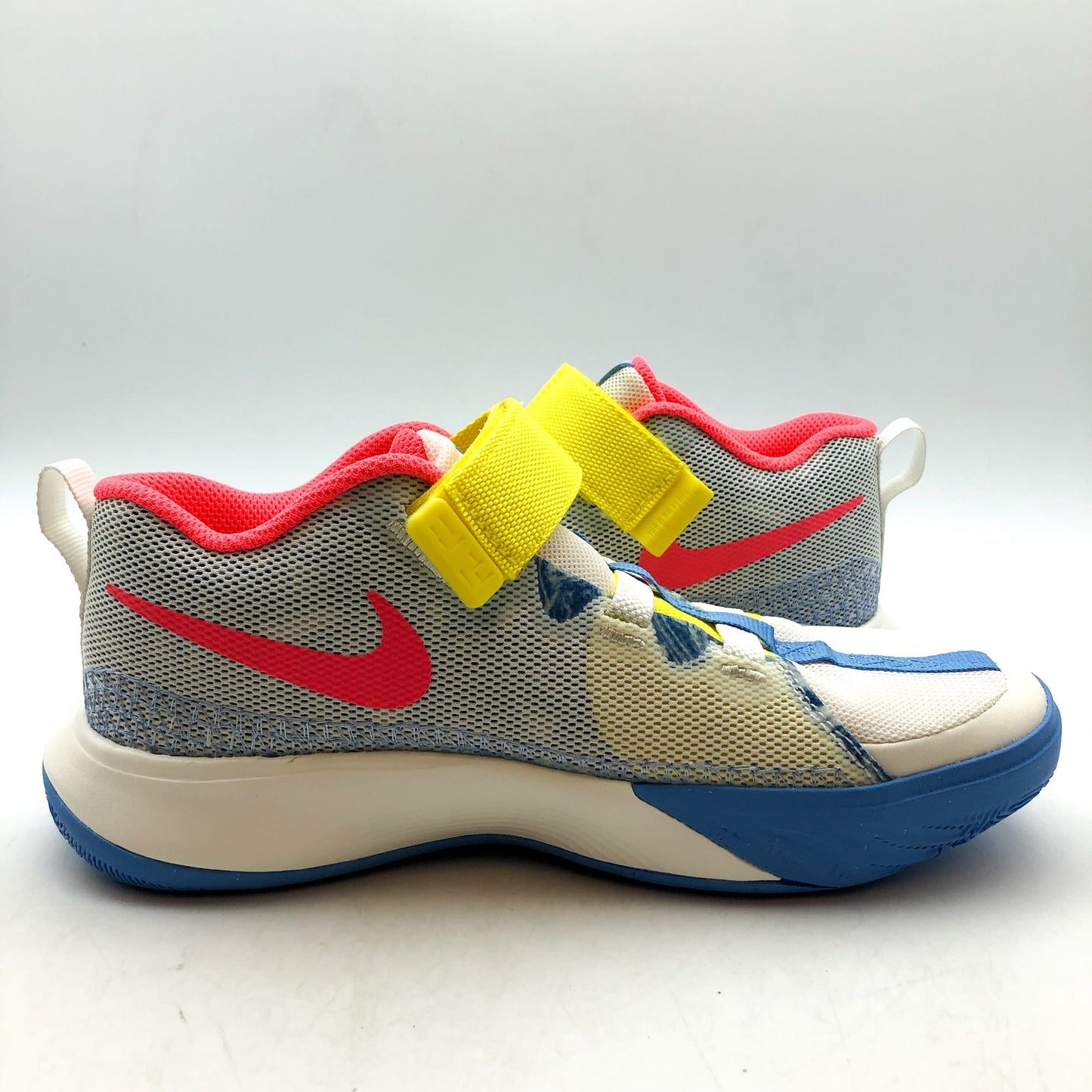 NIKE Girls Kyrie Flytrap 6 Basketball Shoes US 2 EU 33.5 Youth Yellow Blue NIB