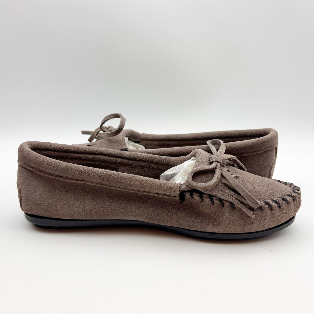 Minnetonka Womens Kilty Hardsole Moccasins Size 7.5 Grey Suede Slip-On NIB