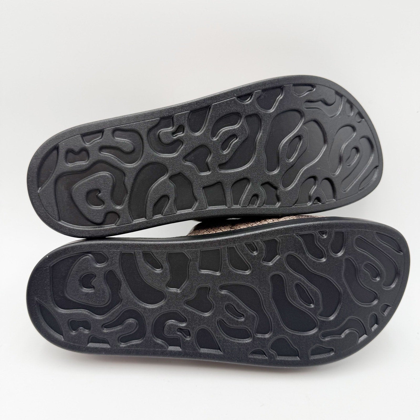 Aerosoles Womens Leila Slide Sandals Size 8.5 M Grey Snake Quilted NWOB
