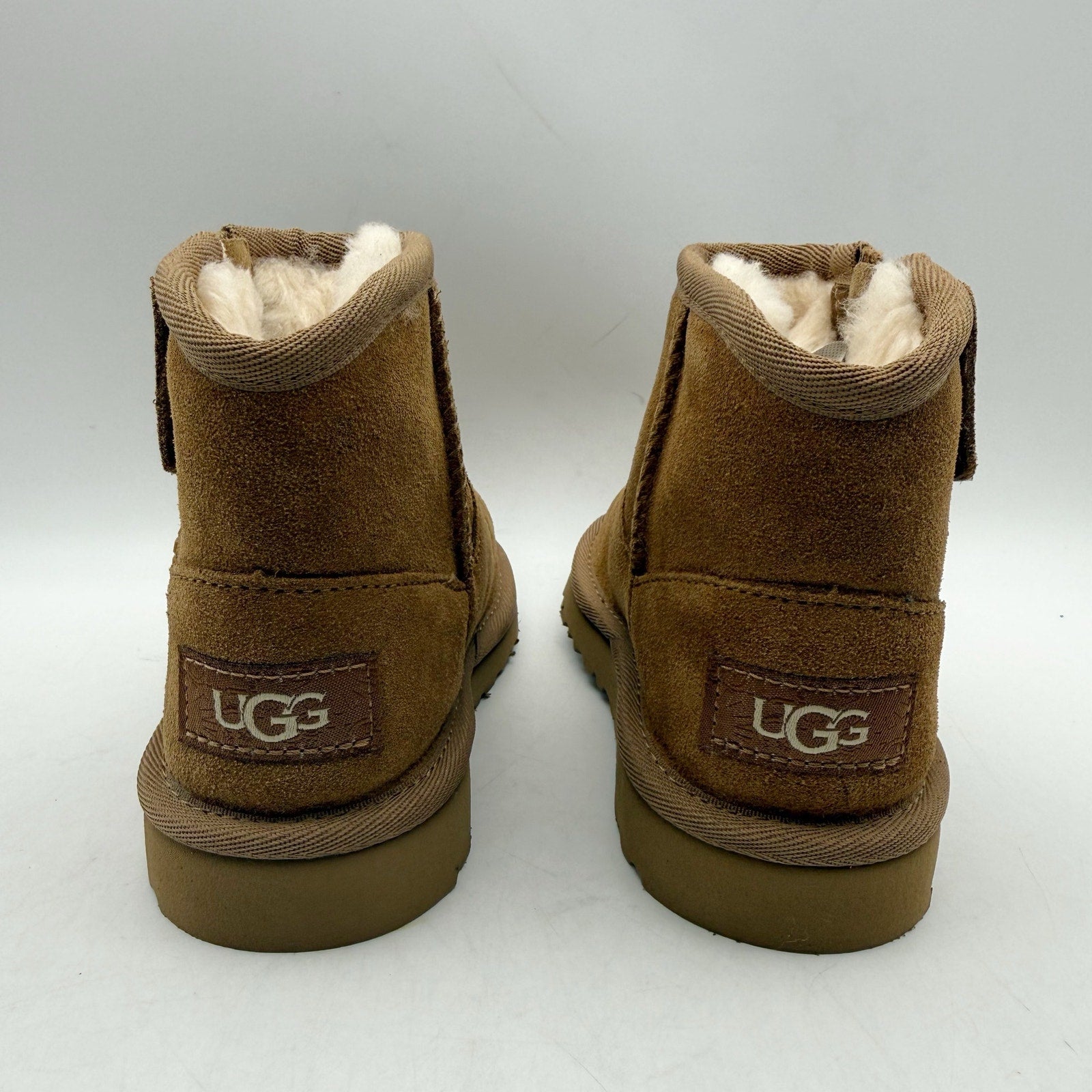 UGG Little Kids Adri Classic Mini Boots Size 8 EU 25 Brown Chestnut Suede NIB